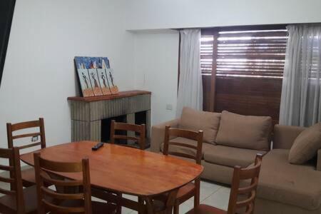 Departamento Centrico Y Amplio, 6 Personas, Nqn. Apartment *