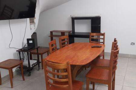 Departamento Centrico Y Amplio, 6 Personas, Nqn. Apartment *